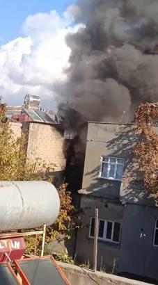 Siirt’te kömürlükte çıkan yangını itfaiye ekipleri söndürdü