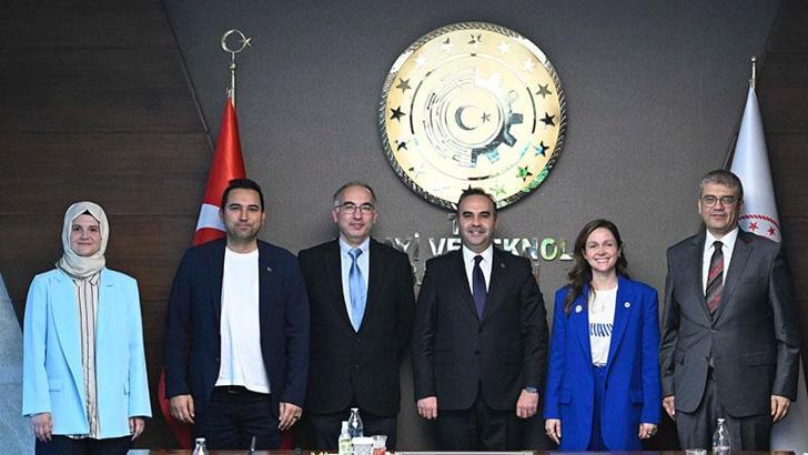 Bakan Kacır, Türk akademisyenlerin uluslararası başarısına tebrik etti