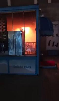 İstanbul - Başakşehir'de restoranda çıkan yangın söndürüldü