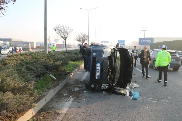 Devrilen otomobilin sürücüsü yaralandı
