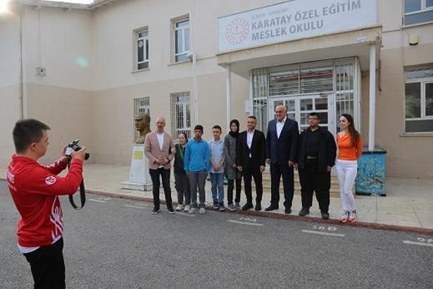 Erkoyuncu, özel eğitim öğrencileriyle buluştu