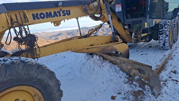 Elazığ’da yüksek kesimlerde karla mücadele çalışması