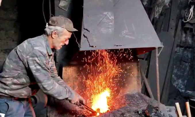 40 yıldır baba mesleği demircilik yapıyor