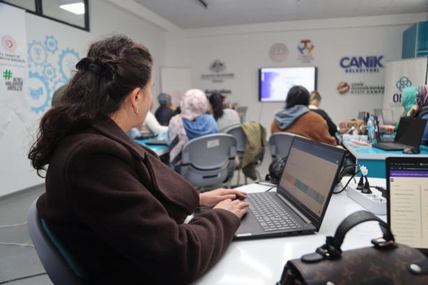 Canik'te kadınlar yapay zeka ile geleceğe hazırlanıyor