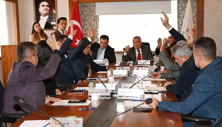 Kemer Belediyesi’nde yılın son meclisi yapıldı