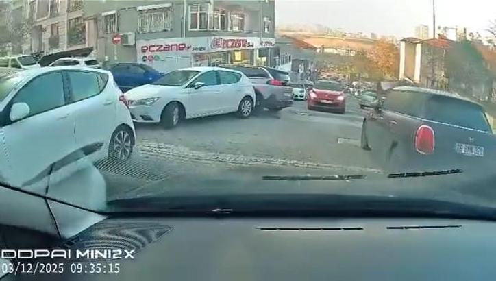 İstanbul- Ataşehir'de aracına çarpan otomobilin sürücüsünü tekme tokat darbetti