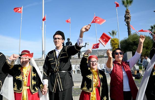 Kuşadası'nda '3 Aralık Dünya Engelliler Günü' kutlandı