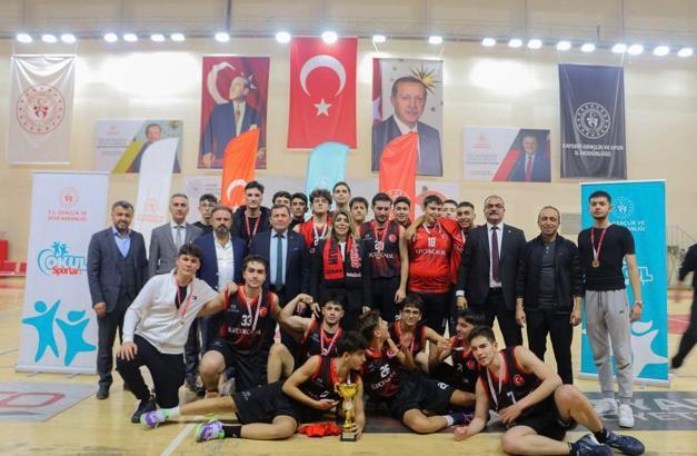 Nuh Mehmet Küçükçalık Anadolu Lisesi şampiyon oldu