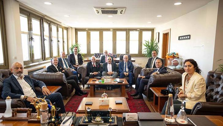 Efsane Şampiyon Mersinli Ahmet Kireççi memleketinde anıldı