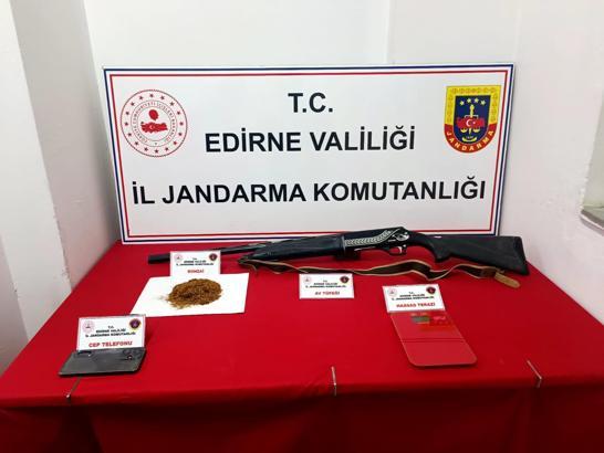 Edirne’de 2 evde yapılan aramada uyuşturucu ve silah ele geçirildi