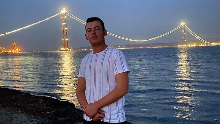 Ağaca çarpan otomobilin sürücüsü öldü