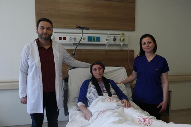 Forklift kazasında bacaklarını kaybetme riski bulunan Özlem, ameliyatla sağlığına kavuştu