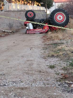İlaç yazdırdığı hastanenin otoparkında traktör kazasında öldü