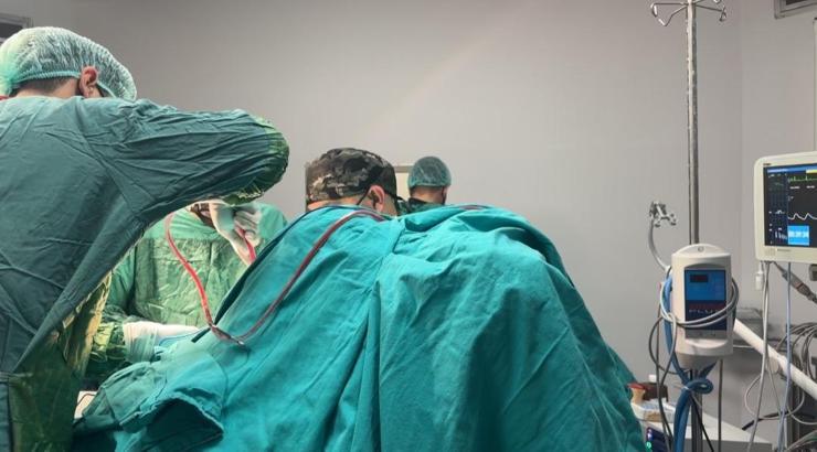 Omuzunda parçalı kırık ve çıkık oluşan  hasta, nadir yapılan Ters Omuz Protezi ameliyatıyla sağlığına kavuştu