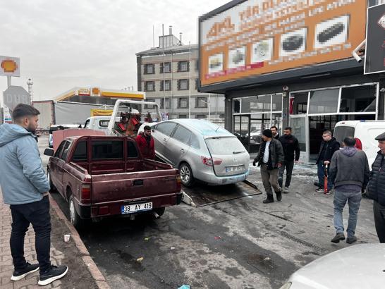 Kayseri’de otomobilin LPG tankı patladı: 3 yaralı