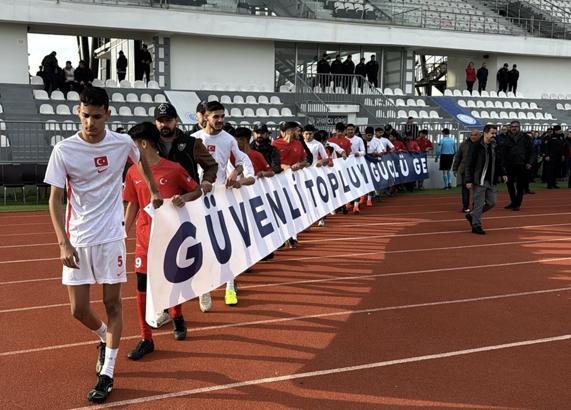 Tekirdağ'da asayiş olayları ile gündeme gelen mahallelerin gençleri futbol oynadı