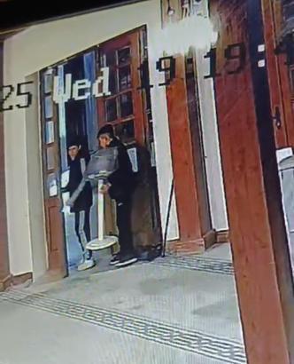 İstanbul - Kadıköy'de camideki yardım kutusu çalındı; o anlar kamerada