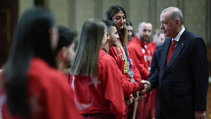 Cumhurbaşkanı Erdoğan, sporcuları kabul etti
