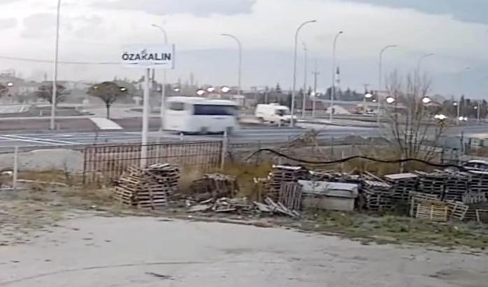 Öğrenci servis midibüsü ile kamyonet çarpıştı: 17 yaralı / Ek fotoğraflar