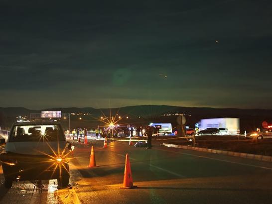 Minibüs ile motosiklet çarpıştı; 1 ölü, 1 yaralı