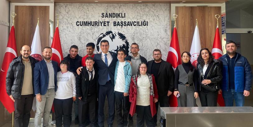 Özel bireylerden adliye ziyareti