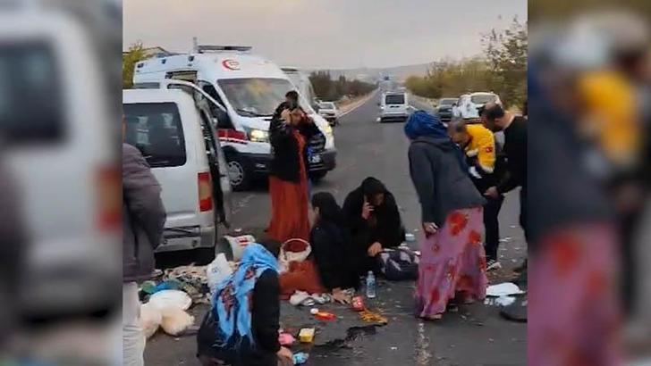 Hafif ticari araçla otomobil çarpıştı: 11 yaralı