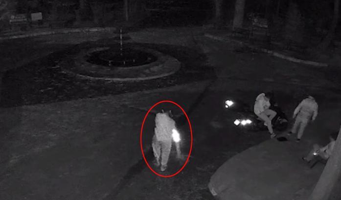 Mezarlıkta dubayı havuza fırlatıp kameraya el kol hareketi yaptılar