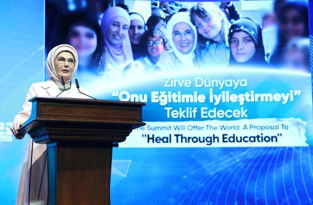 İstanbul- Emine Erdoğan: Gelecek nesillere adil bir dünya bırakmak boynumuzun borcu
