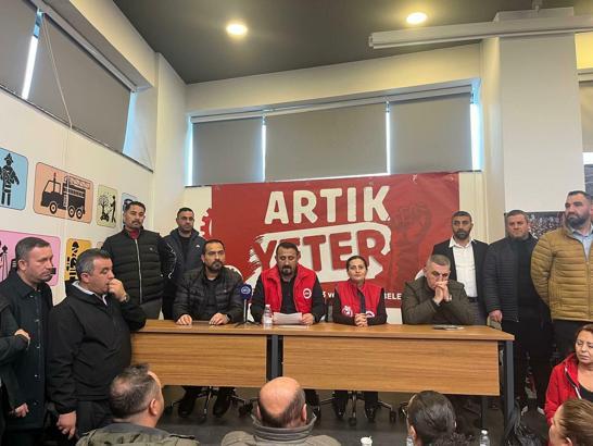 İzmir’de belediye işçileri ‘çıplak ücrete' karşı 'çıplak ayak yürüyüşü' yapacak