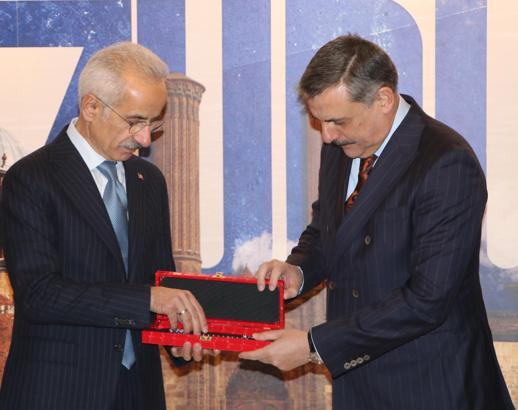 Bakan Uraloğlu: Kırık Tüneli, dağların kalbine mühendislik imzası atan bir eser niteliği taşıyor (3)