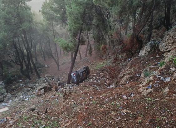 Otomobiliyle uçuruma yuvarlandı