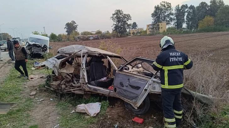 Hatay'da minibüsle otomobil çarpıştı; 2 yaralı