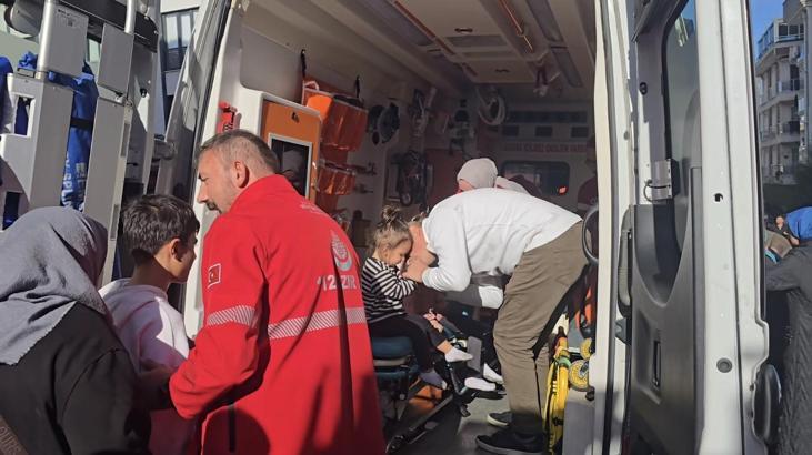 Sancaktepe'de asansörde çıkan yangında anne ve çocuğu mahsur kaldı; 4 kişi dumandan etkilendi