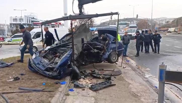 Minibüs ve otomobil çarpıştı: 1 ölü, 3 yaralı