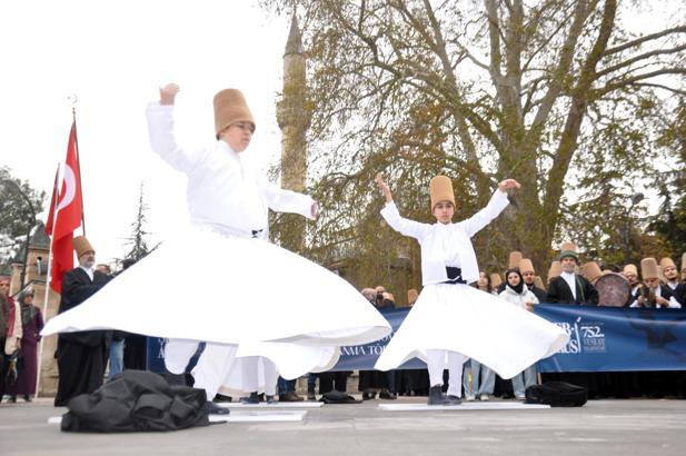 Mevlana'yı anma törenleri, Karaman’daki yürüyüşle başladı