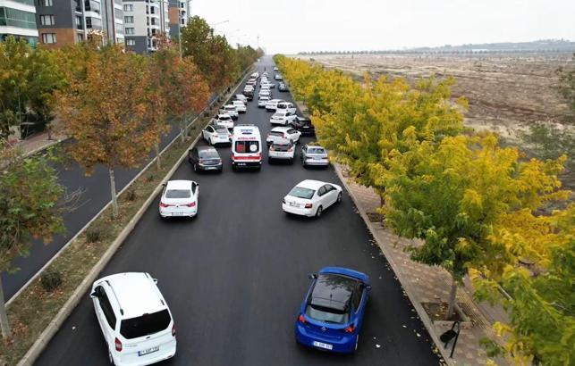 Ambulanslara ‘fermuar sistemi’ ile yol verme çağrısı
