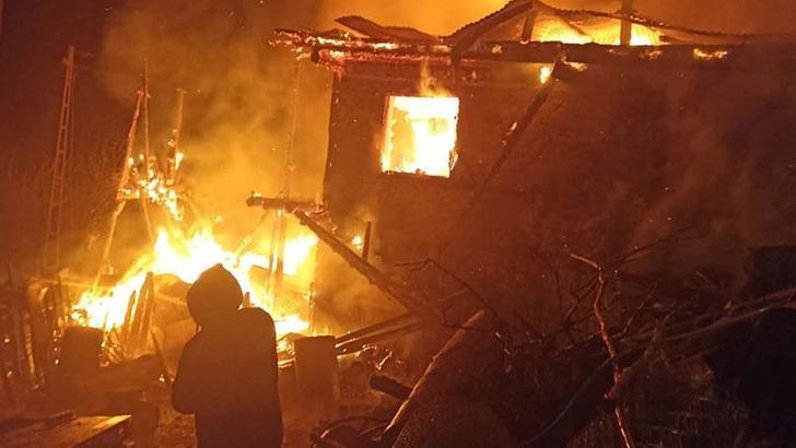 Evde çıkan yangın, okul lojmanına sıçradı