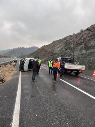 Malatya'da lastiği patlayan otomobil takla attı: 4 yaralı