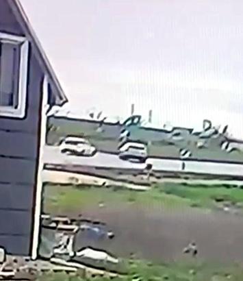 Edirne’de çarpışan otomobillerden birinin takla attığı kaza kamerada; 2 yaralı