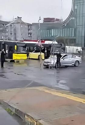 İstanbul- Beşiktaş'ta otobüs durağında havaya ateş açtı; arkadaşına cep telefonuyla kaydettirdi