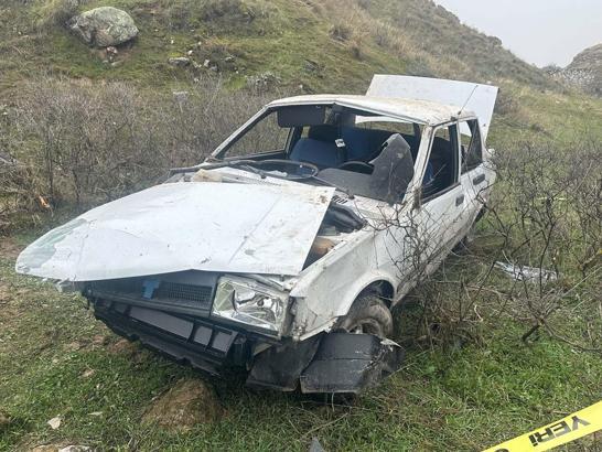 Denizli'de yoldan çıkıp 50 metre yuvarlanan otomobilin sürücüsü öldü