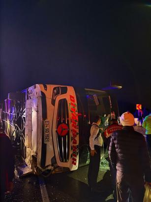 Osmaniye’de yolcu otobüsü devrildi: 3 yaralı