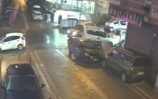 İstanbul - Esenyurt'ta kazayı engellemek için sürücüsünün manevra yaptığı hafif ticari araç yayaya çarptı