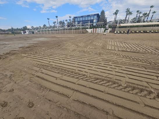 Caretta yuvası kumullar, iş makinesiyle ezildi
