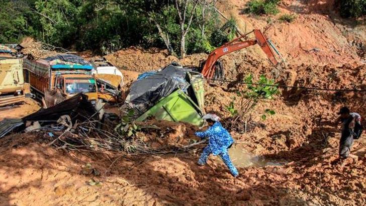 Endonezya'da şiddetli yağışların yol açtığı afetlerde hayatını kaybedenlerin sayısı 950'ye yükseldi