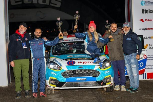 Türkiye'nin ilk engelli kadın pilotundan podyumda çifte başarı