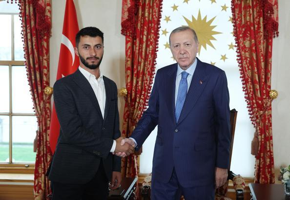 İstanbul- Cumhurbaşkanı Erdoğan, Oscar ödüllü Filistinli yönetmen Basel Adra ile görüştü