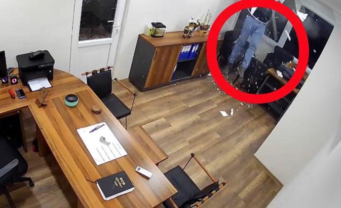 Alçıpan bölüm çökünce 1'inci kattan zemine düştü: Korktum ama sonra çok güldük