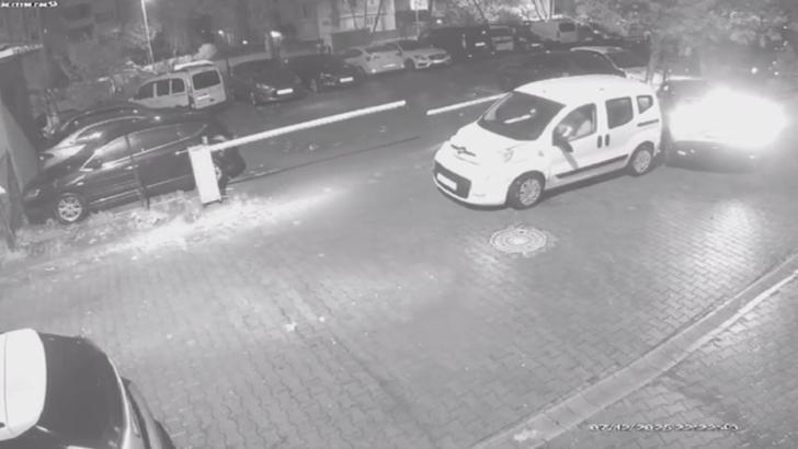 İstanbul - Pendik'te 2 kişiye çarpan alkollü sürücü kaçmaya çalıştı, 7 araca daha çarptı; kaza kamerada