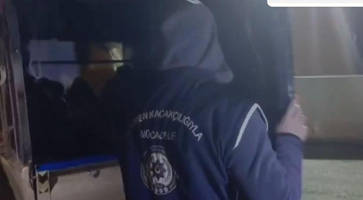 Hatay'da 10 kaçak göçmen yakalandı; sürücü tutuklandı